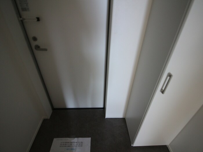 物件内観写真7　(玄関)