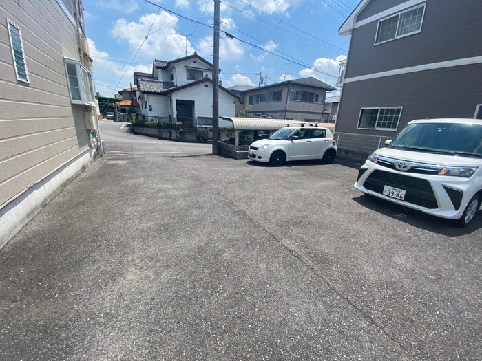 物件外観写真4　(駐車場)