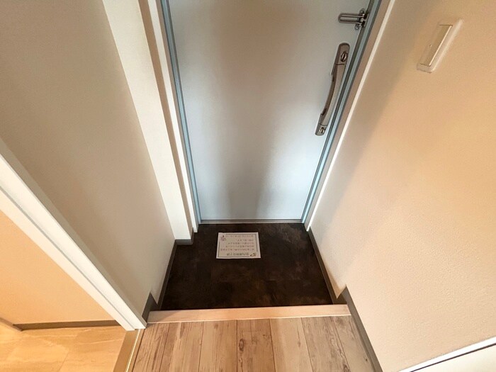 物件内観写真16　(玄関)