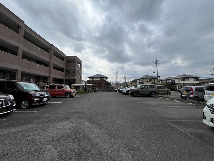 物件外観写真6　(駐車場)