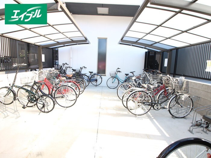 物件外観写真3　(駐輪場)