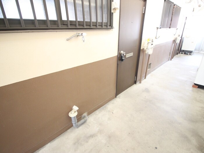 物件内観写真12　(洗濯機置場)