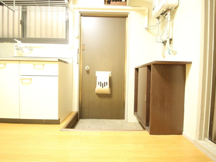 物件内観写真14　(玄関)