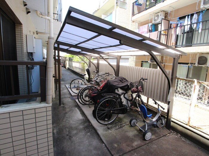 物件外観写真5　(駐輪場)