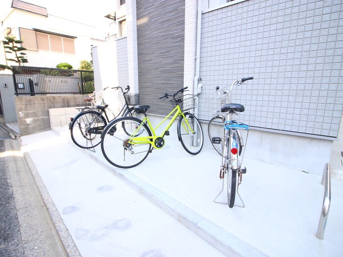 物件外観写真4　(駐輪場)