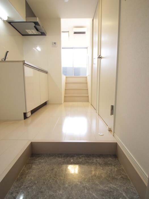 物件内観写真10　(玄関)