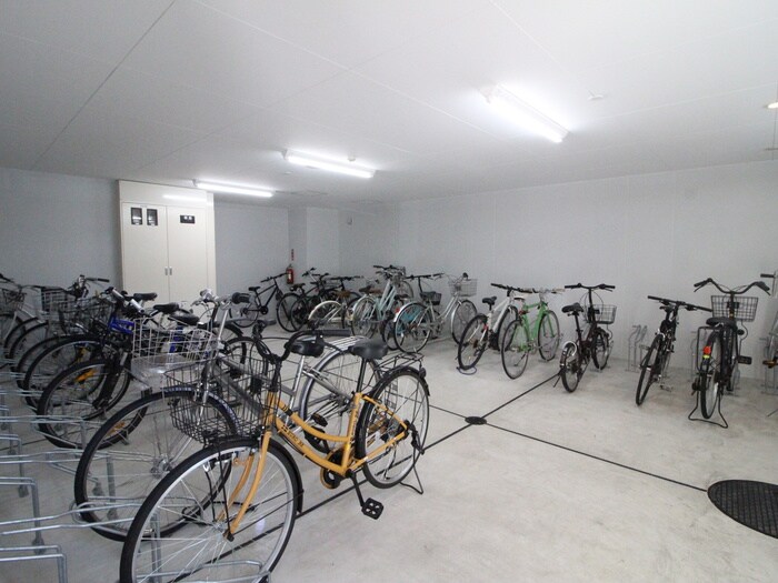 物件外観写真3　(駐輪場)