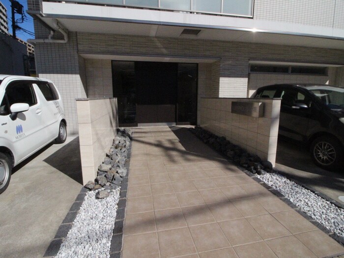 物件外観写真5　(エントランス部分)