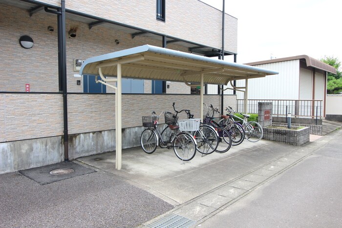 物件外観写真5　(駐輪場)