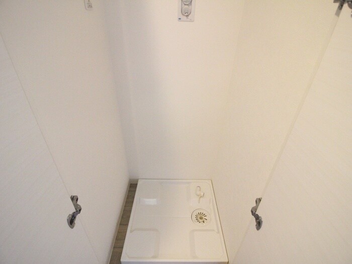 物件内観写真18　(洗濯機置場)