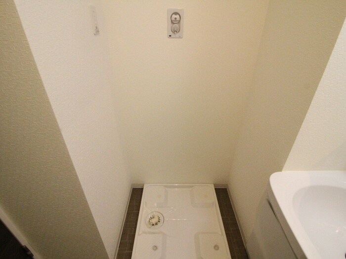 物件内観写真18　(洗濯機置場)