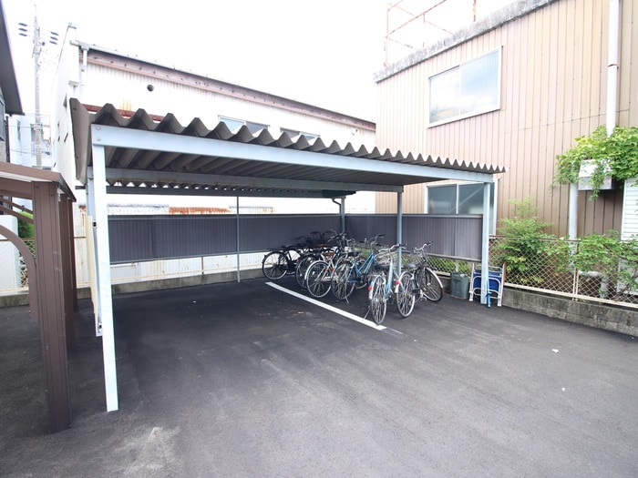 物件外観写真4　(駐輪場)