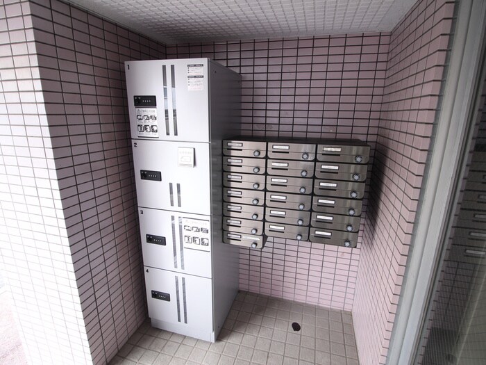 物件外観写真5　(エントランス部分)