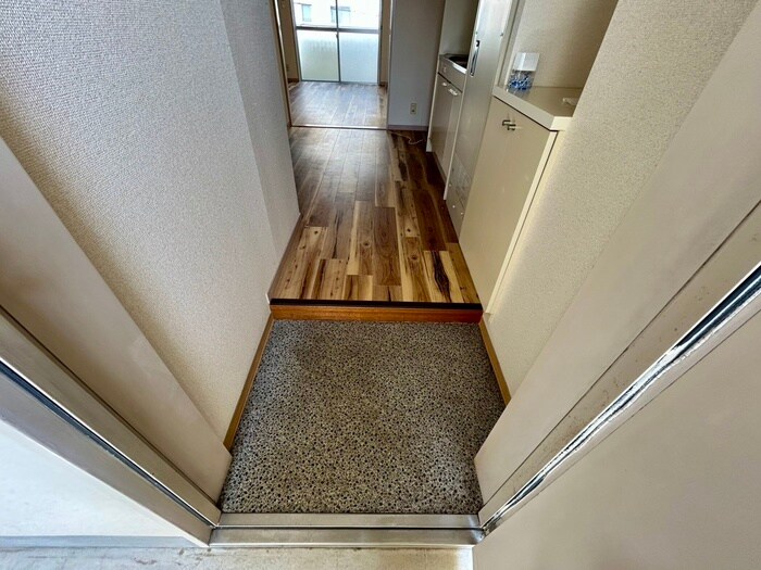 物件内観写真14　(玄関)