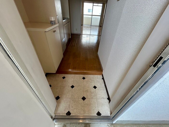 物件内観写真14　(玄関)