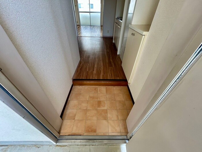 物件内観写真14　(玄関)