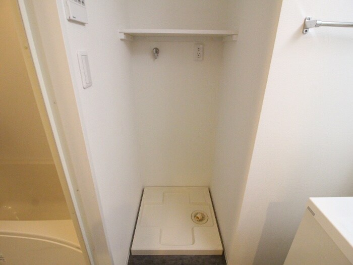 物件内観写真12　(洗濯機置場)