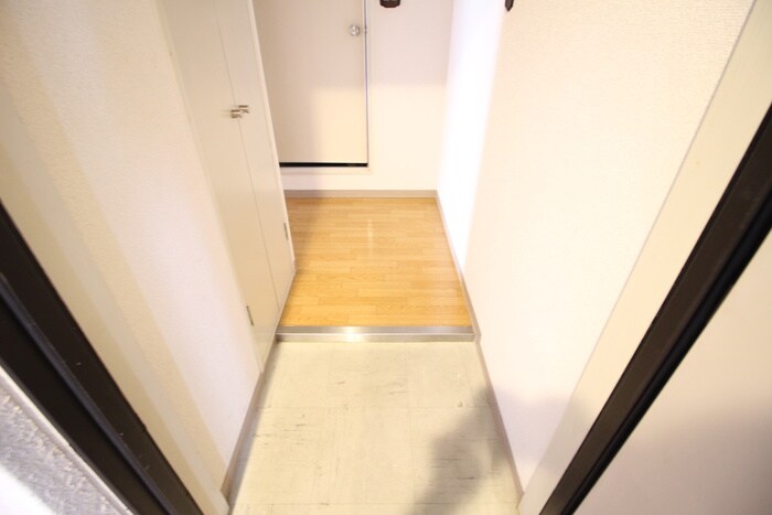 物件内観写真9　(玄関)
