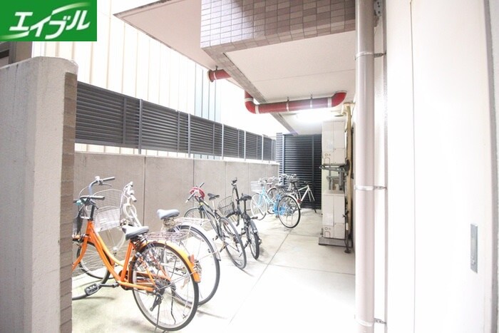 物件外観写真5　(駐輪場)