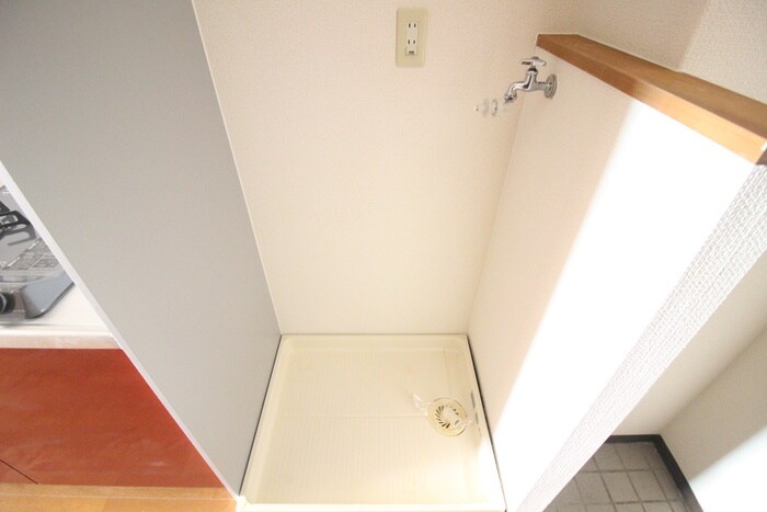 物件内観写真11　(洗濯機置場)