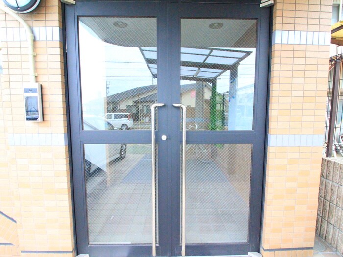 物件外観写真4　(エントランス部分)