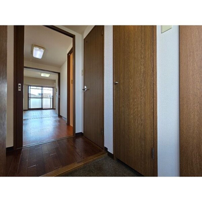 物件内観写真16　(玄関)