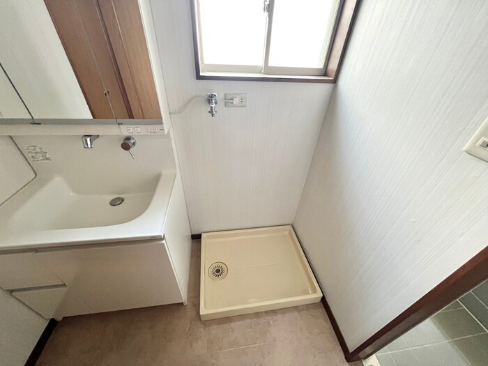 物件内観写真14　(洗濯機置場)