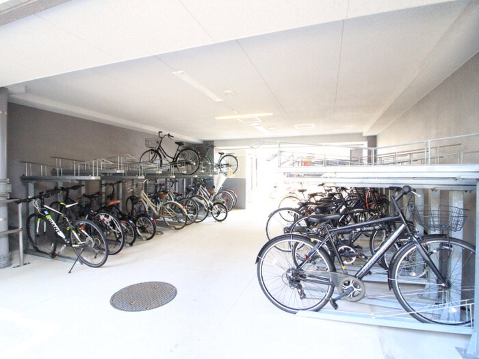 物件外観写真4　(駐輪場)