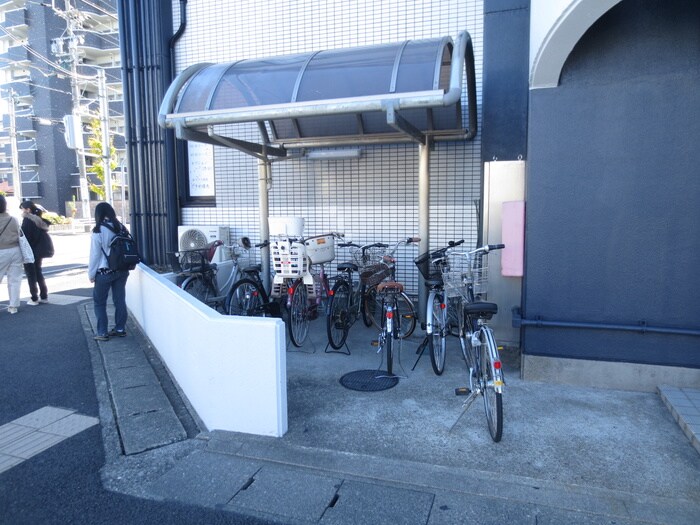 物件外観写真5　(駐輪場)