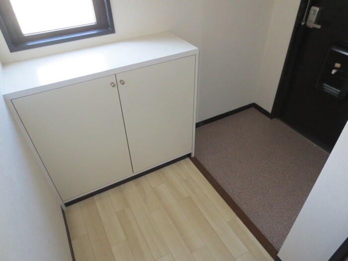 物件内観写真16　(玄関)