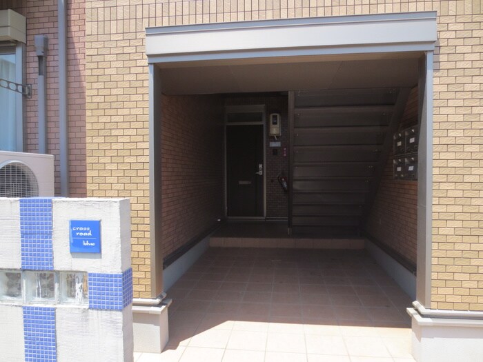 物件外観写真4　(エントランス部分)