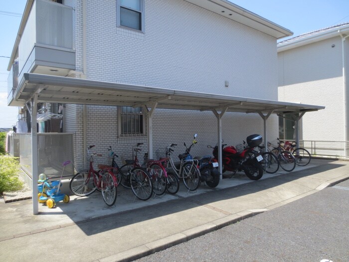 物件外観写真5　(駐輪場)