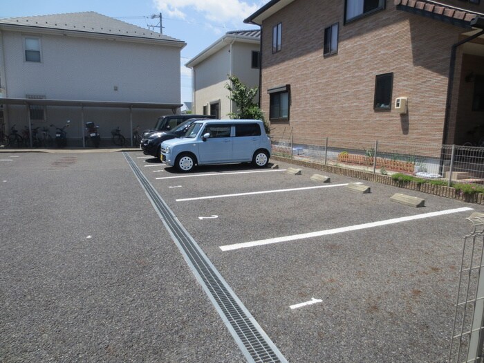 物件外観写真6　(駐車場)
