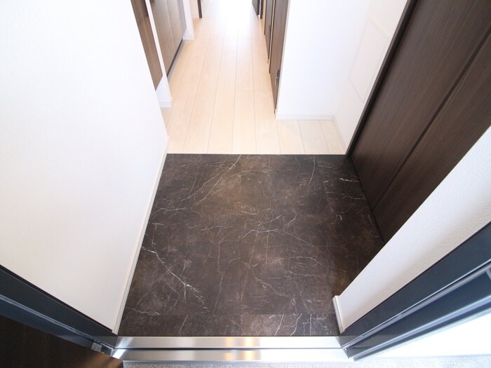 物件内観写真16　(玄関)