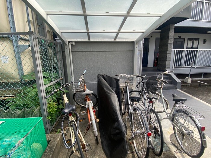 物件外観写真3　(駐輪場)