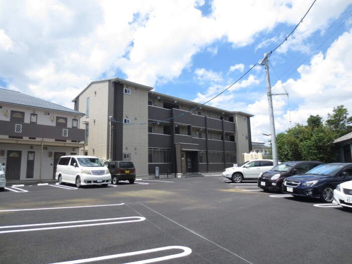 物件外観写真4　(駐車場)