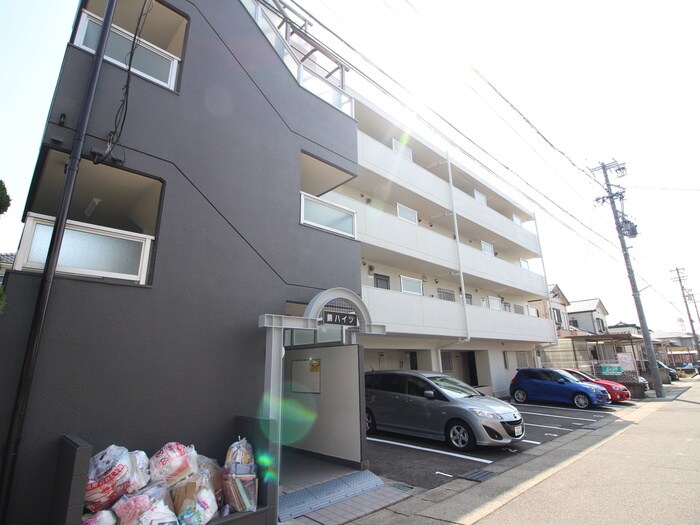 物件外観写真2　(エントランス部分)