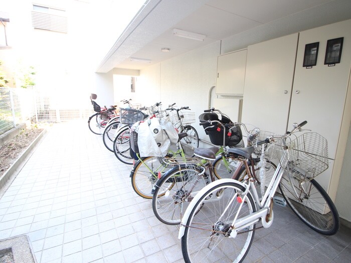 物件外観写真5　(駐輪場)