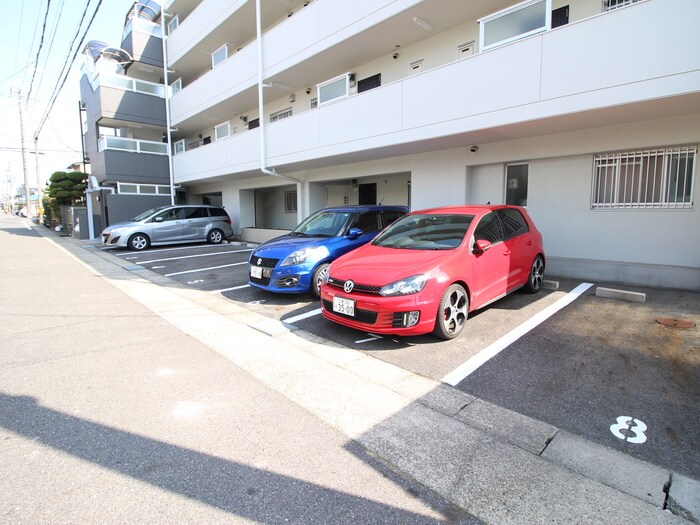 物件外観写真6　(駐車場)