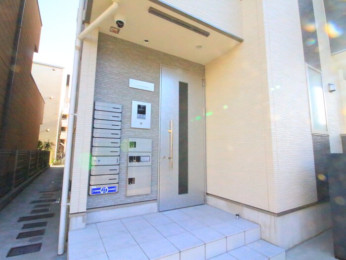 物件外観写真2　(エントランス部分)