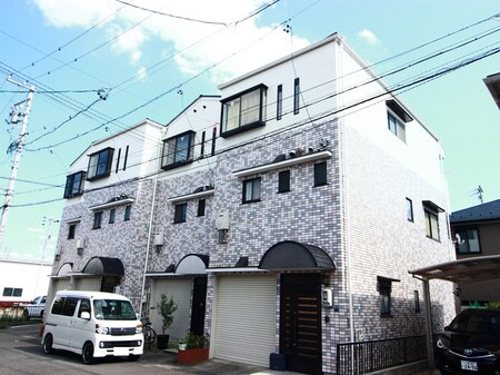 三階建貸家外観写真