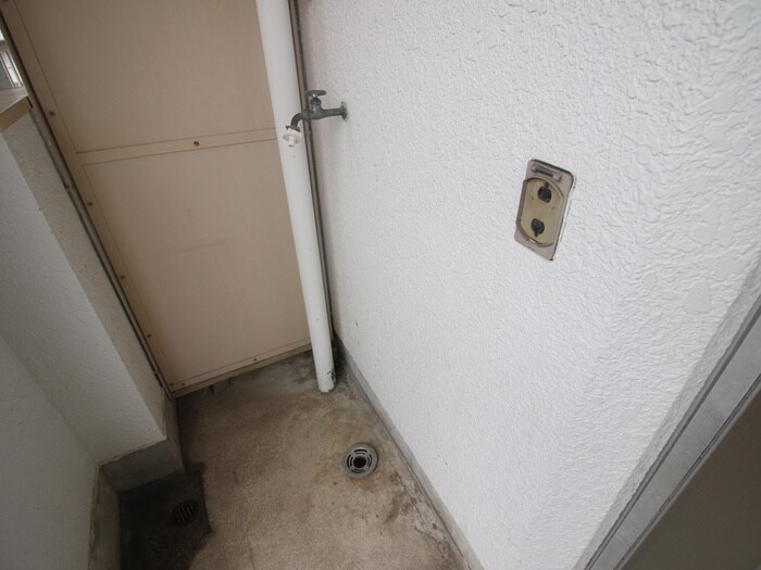 物件内観写真17　(洗濯機置場)