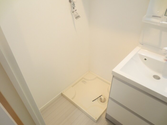 物件内観写真8　(洗濯機置場)