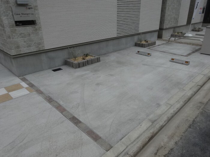 物件外観写真2　(駐車場)