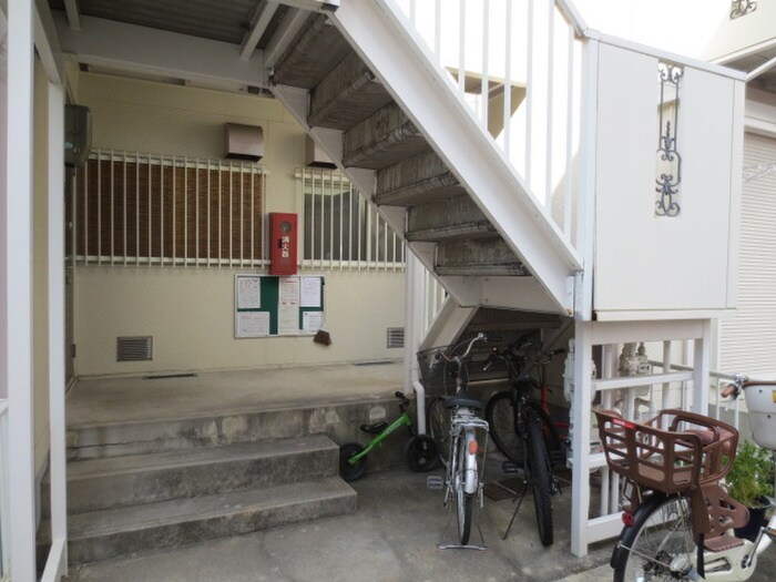 物件外観写真5　(エントランス部分)