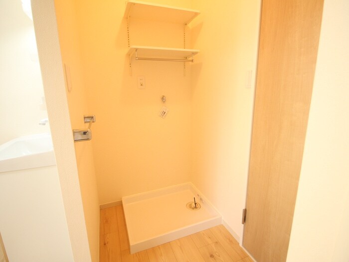 物件内観写真15　(洗濯機置場)