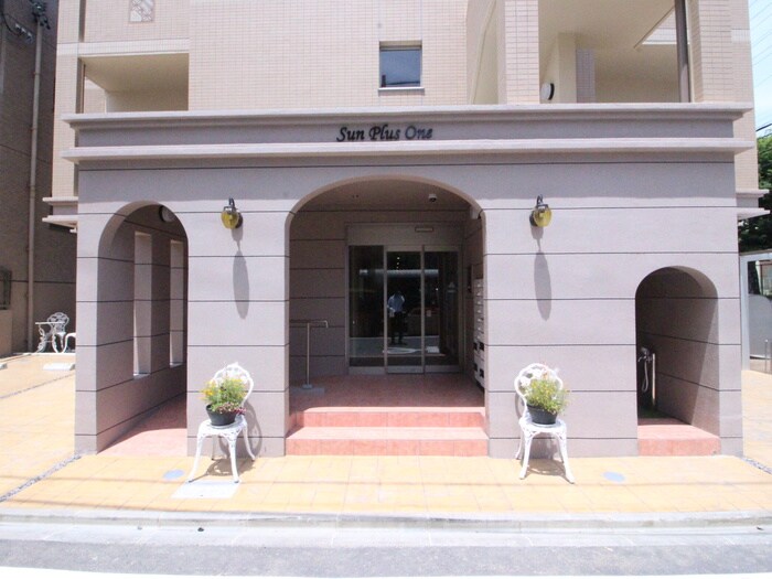 物件外観写真4　(エントランス部分)