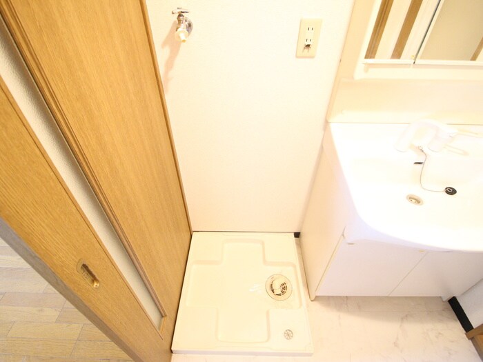 物件内観写真12　(洗濯機置場)