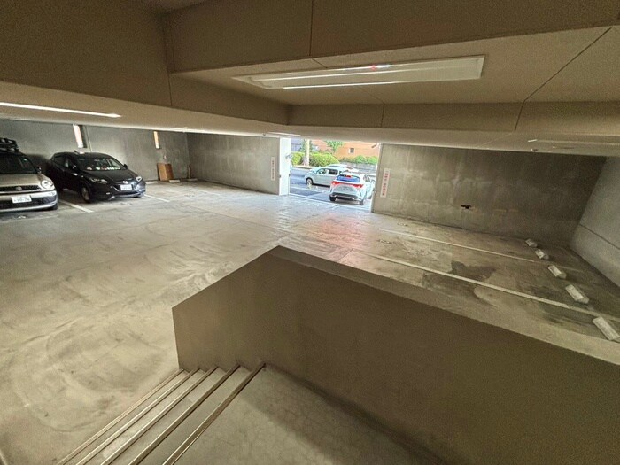 物件外観写真5　(駐車場)