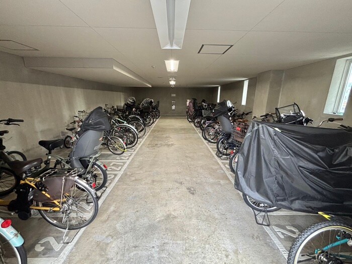 物件外観写真6　(駐輪場)